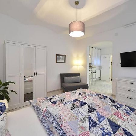 Petit Main Square Apartment Zagreb Ngoại thất bức ảnh