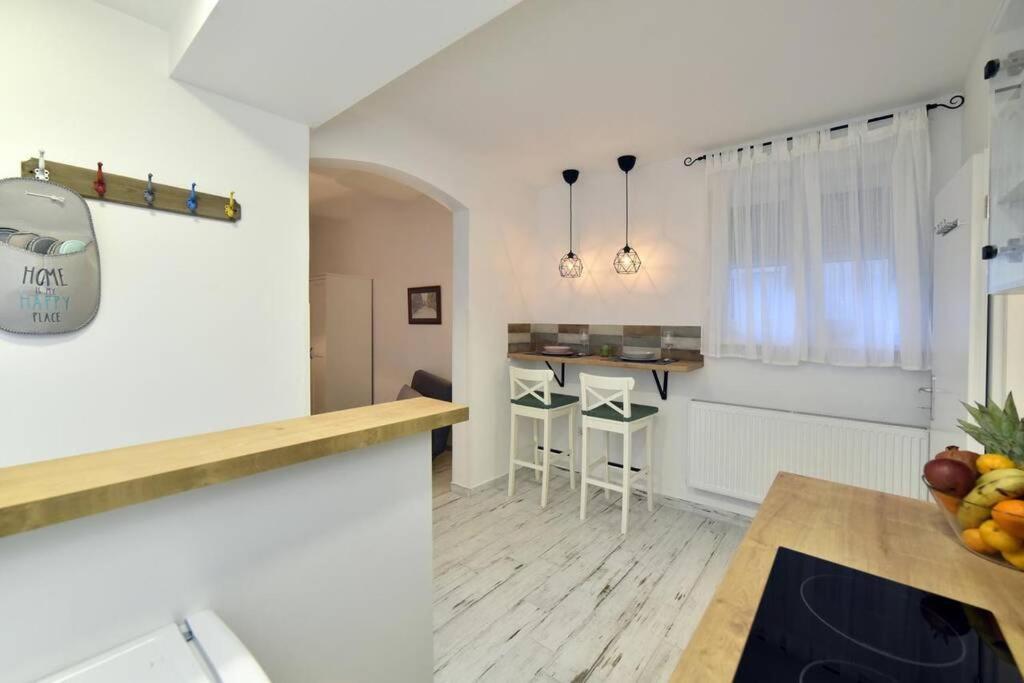 Petit Main Square Apartment Zagreb Ngoại thất bức ảnh