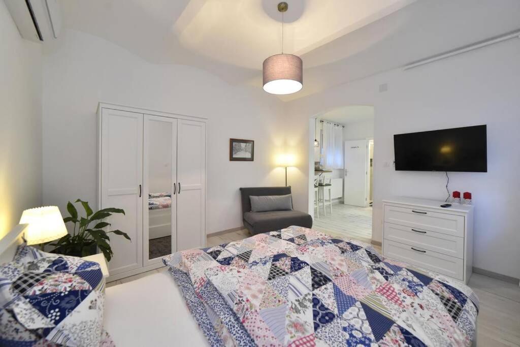 Petit Main Square Apartment Zagreb Ngoại thất bức ảnh