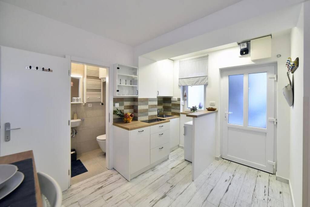 Petit Main Square Apartment Zagreb Ngoại thất bức ảnh