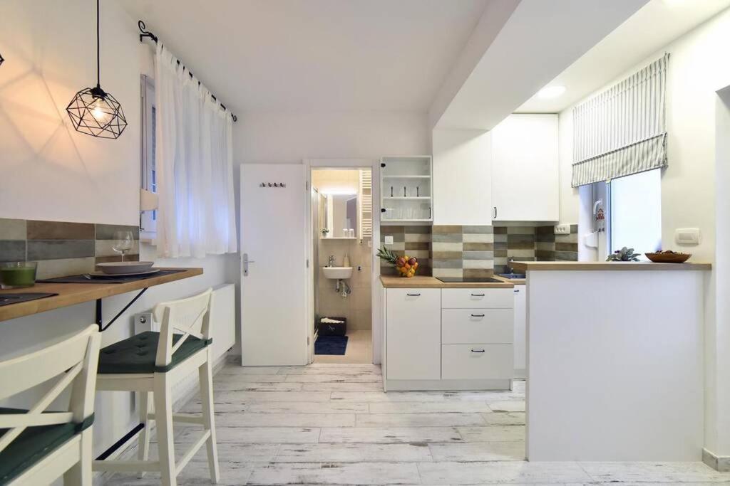 Petit Main Square Apartment Zagreb Ngoại thất bức ảnh
