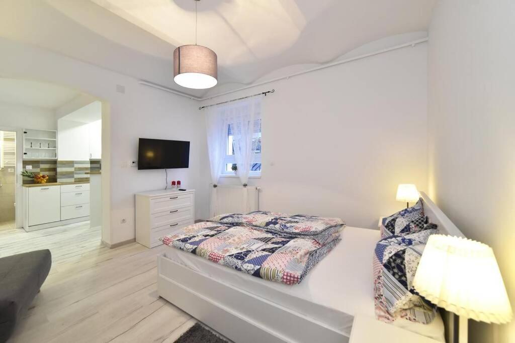 Petit Main Square Apartment Zagreb Ngoại thất bức ảnh